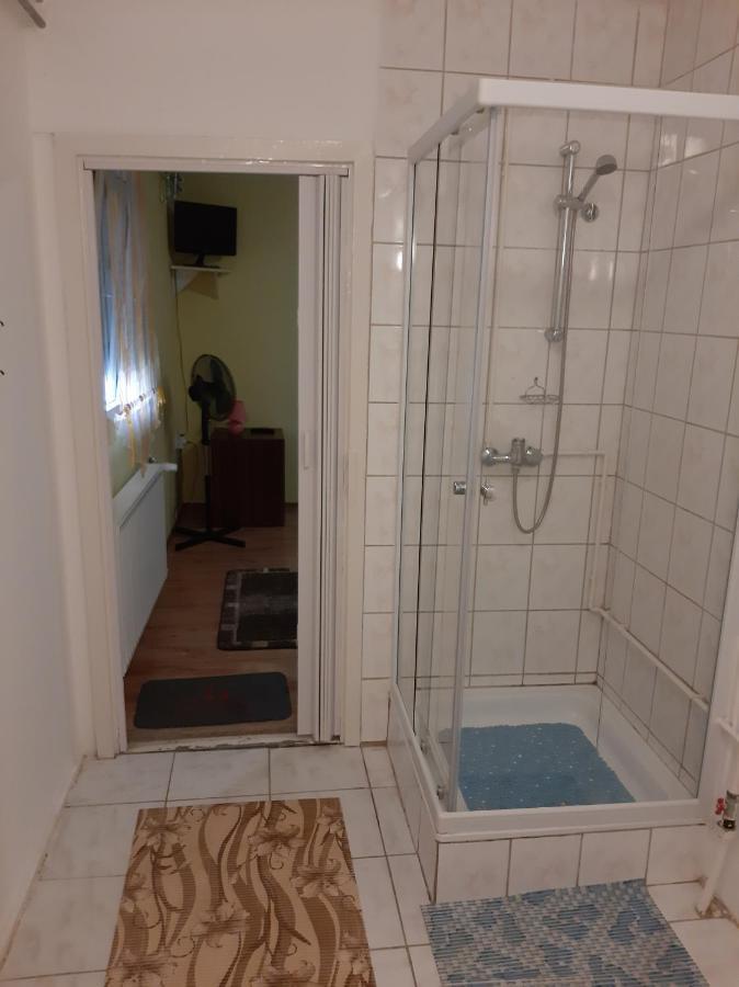 Váradi Apartman Hotel Abádszalók Bagian luar foto