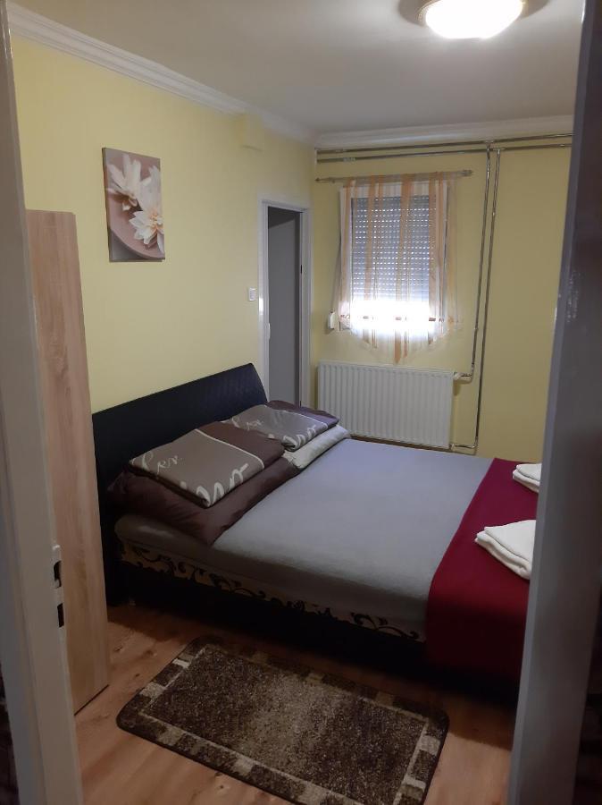 Váradi Apartman Hotel Abádszalók Bagian luar foto