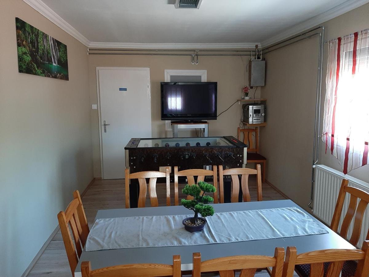 Váradi Apartman Hotel Abádszalók Bagian luar foto