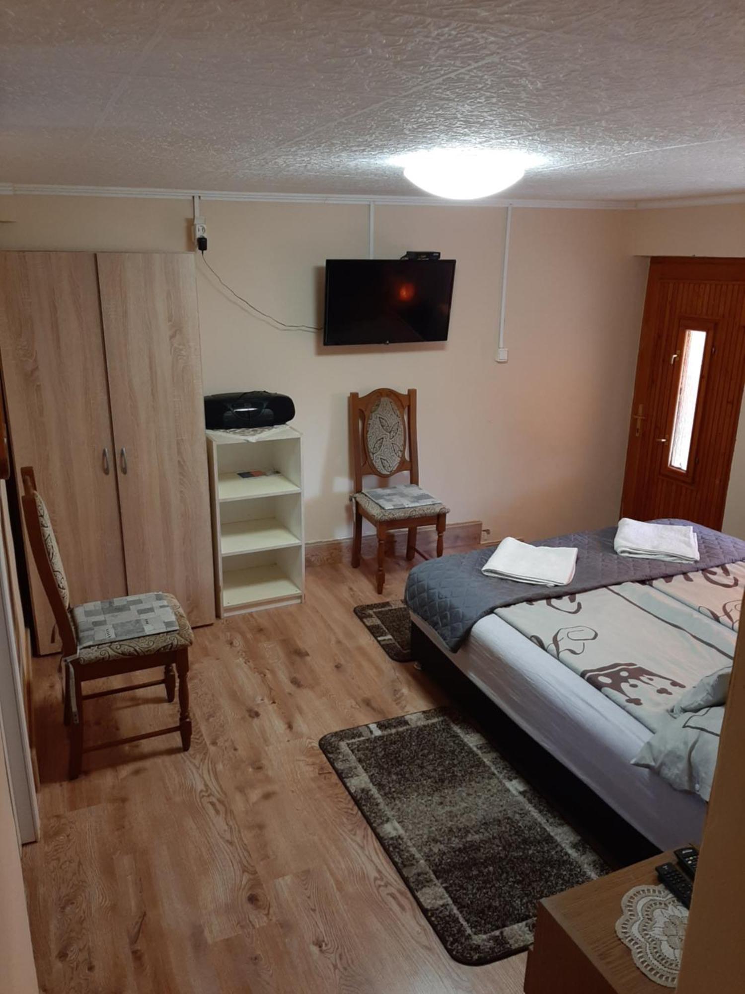 Váradi Apartman Hotel Abádszalók Bagian luar foto